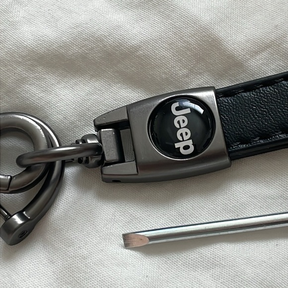 New Black and Silver Jeep Keychain - Picture 3 of 6
